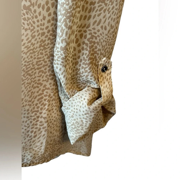 HAVE Animal Print V-neck Blouse with Roll-Tab Sleeves - Picture 3 of 6